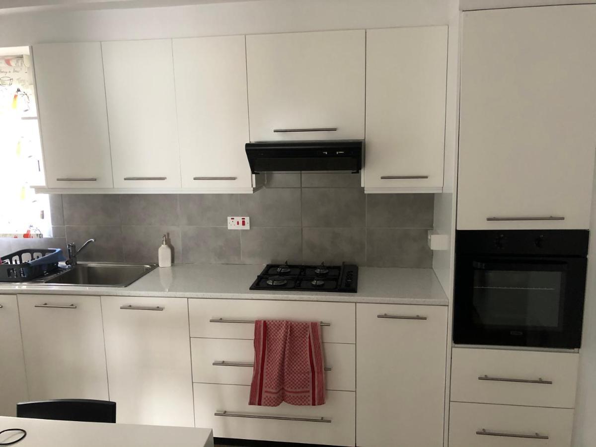 Iflat Lägenhet Limassol Exteriör bild